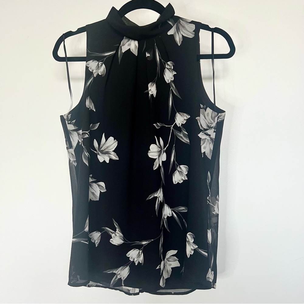 Le Chateau Sleeveless Blouse